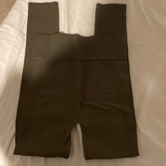 Matching workout set - Picture 3 of 5